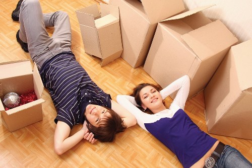 Careful loading of furniture for a flat move